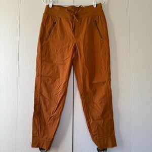 Athleta Trekkie North Jogger Size 8